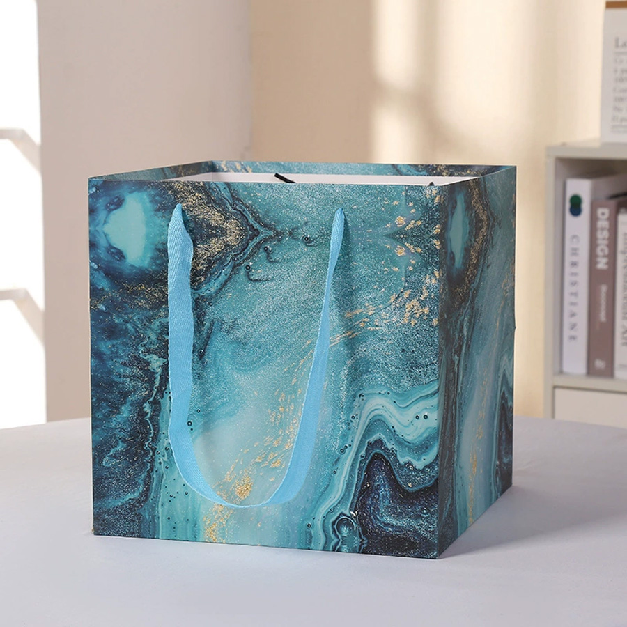 Elegant Cosmetic Gift Packaging Paper Bags for All Occasions