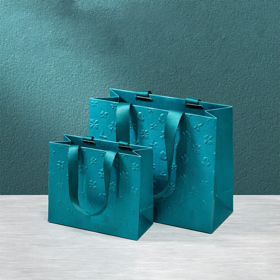 Eco-Friendly Custom Cosmetic Packaging Bags for Gift Giving