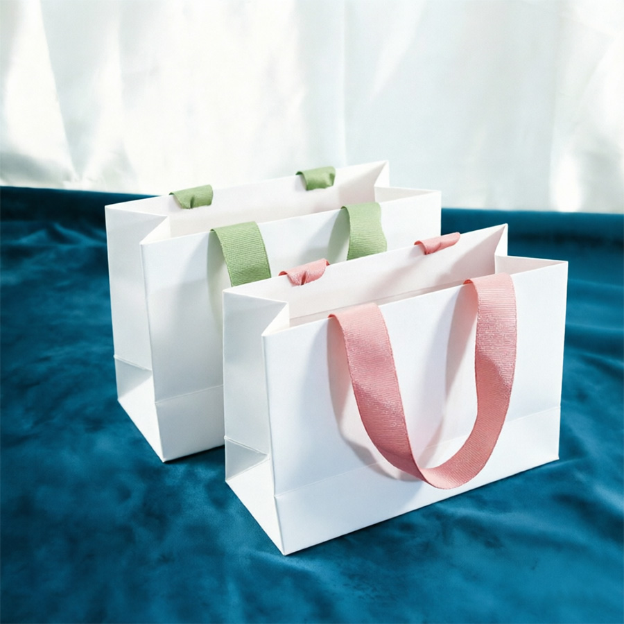 Custom Printed Middle Shopping Paper Bags for Retail Use