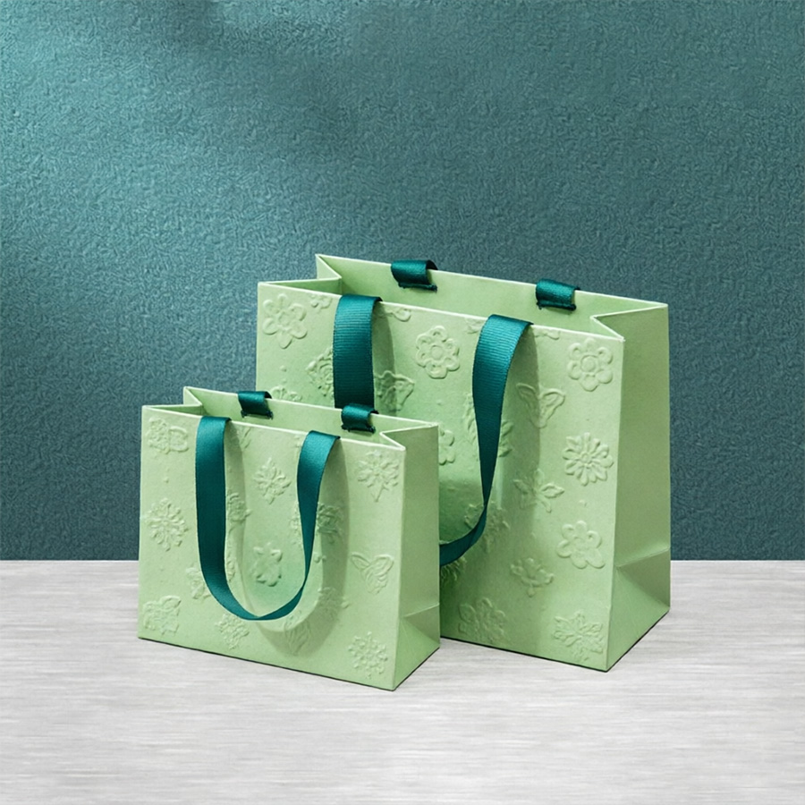 Eco-Friendly Custom Cosmetic Packaging Bags for Gift Giving