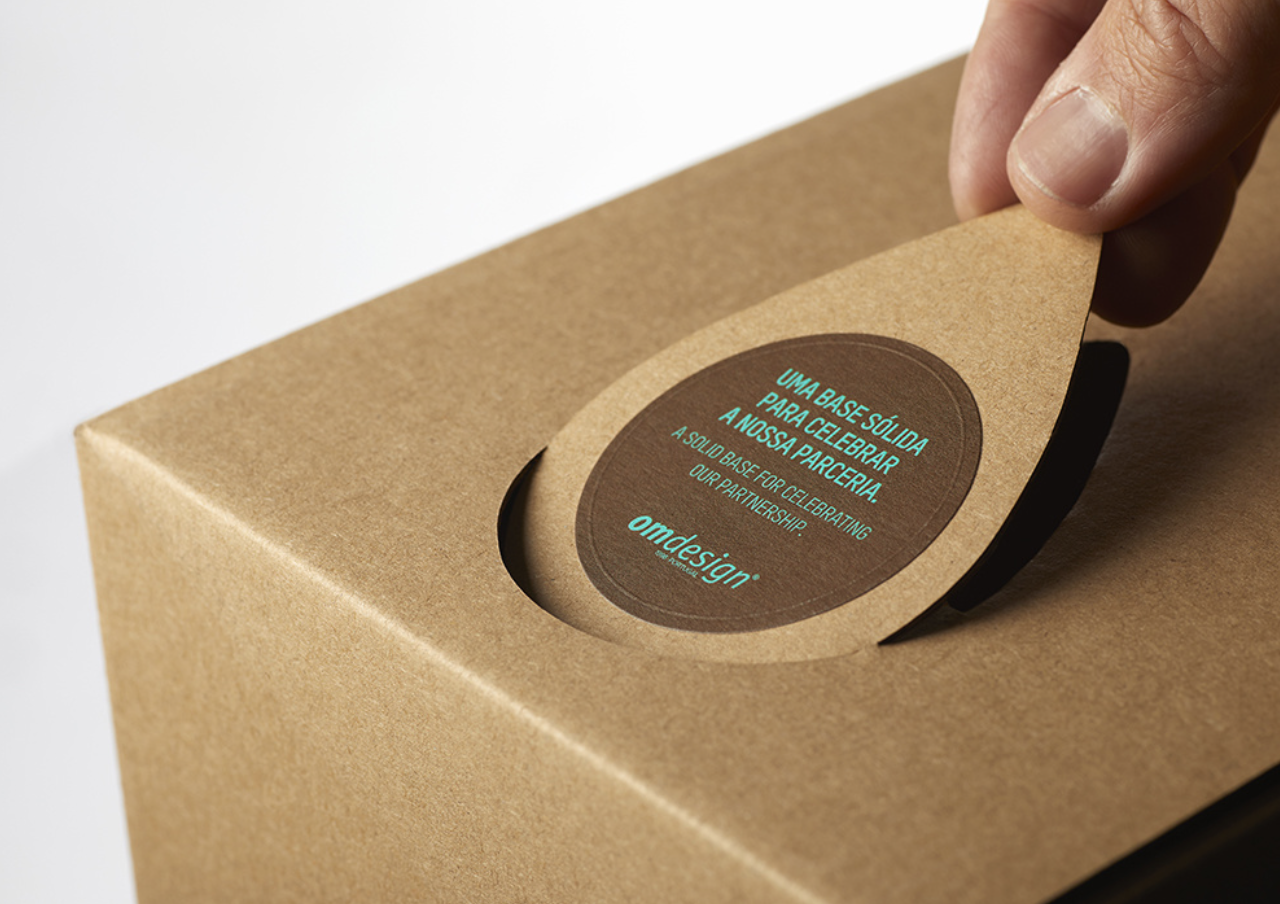 Creative Kraft Paper Wine Packaging Box