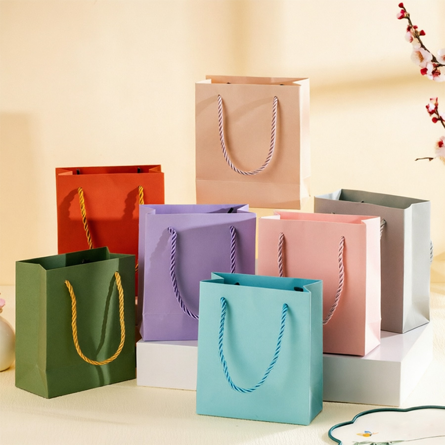 Elegant Custom Hot Stamped Paper Bags for Cosmetics and Gifts