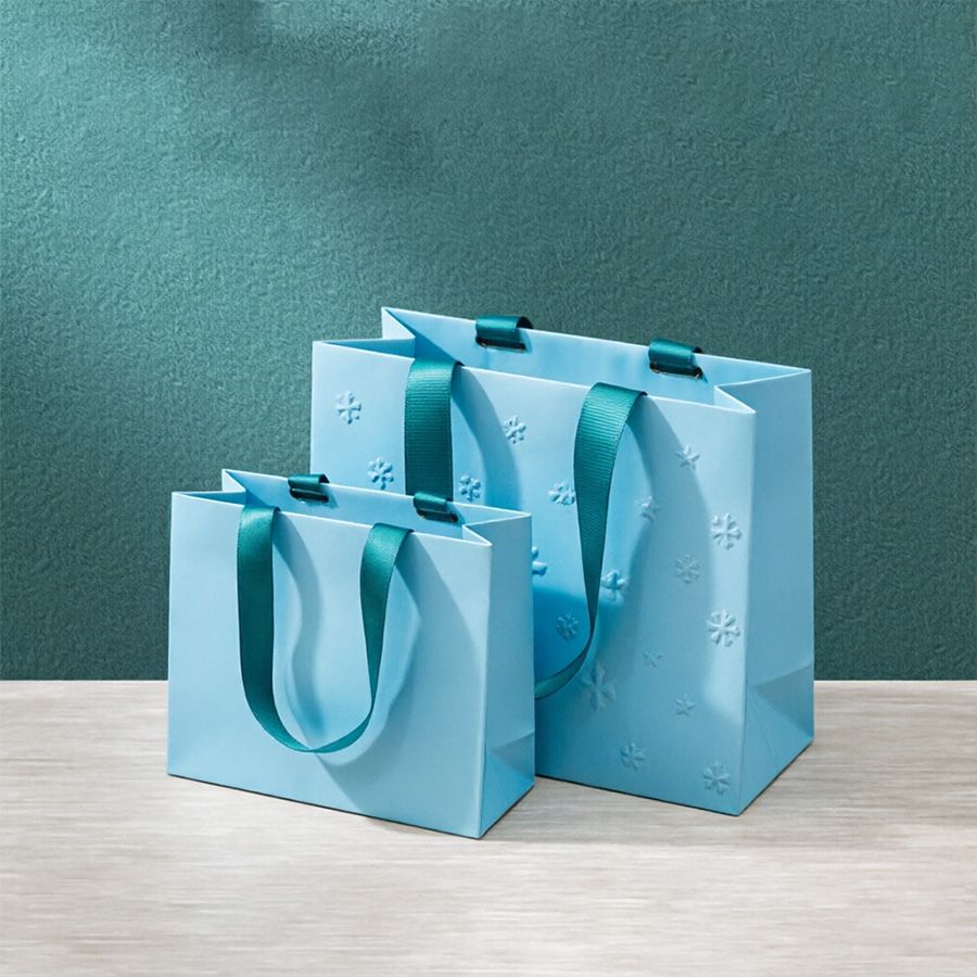Eco-Friendly Custom Cosmetic Packaging Bags for Gift Giving