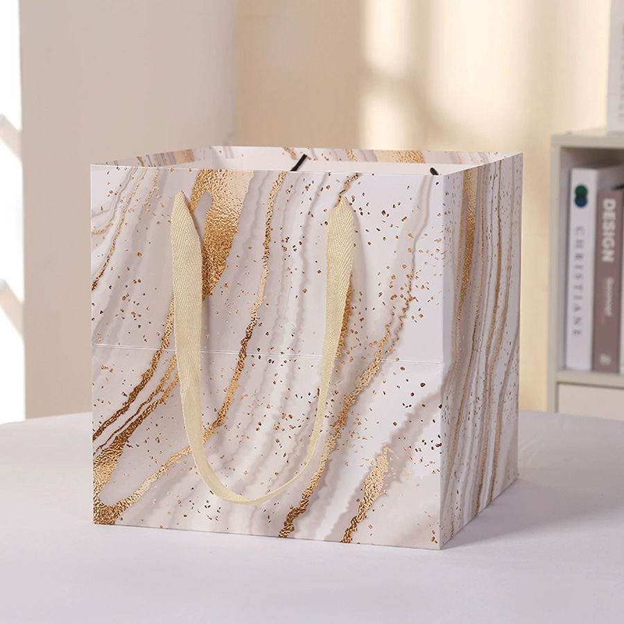 Elegant Cosmetic Gift Packaging Paper Bags for All Occasions